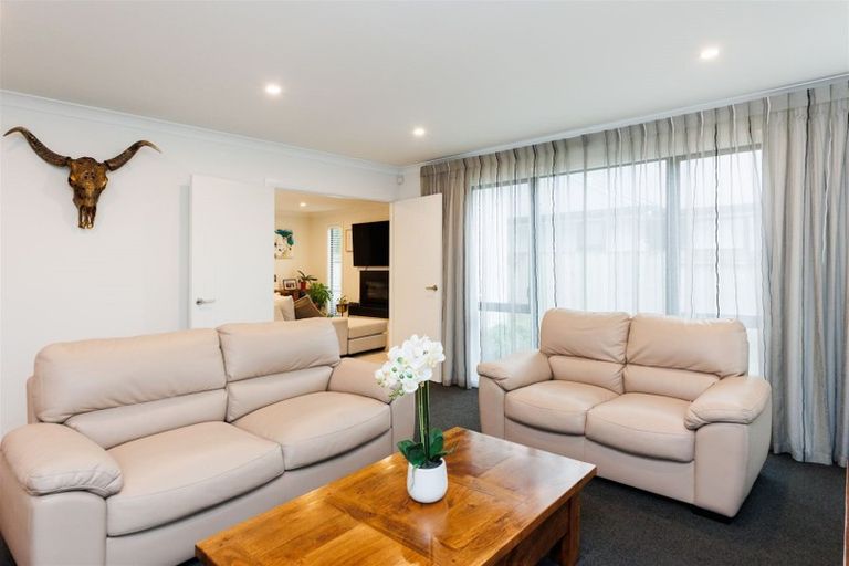 Photo of property in 5 Freedom Drive, Kelvin Grove, Palmerston North, 4414