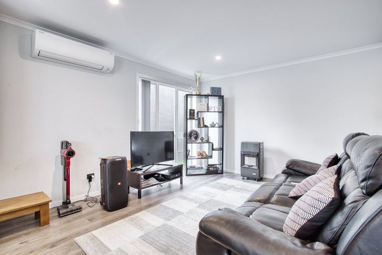 Photo of property in 5 Wairepo Street, Takanini, 2112