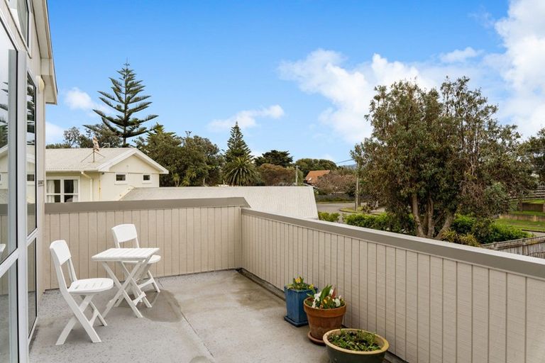 Photo of property in 4 Atua Street, Waikanae Beach, Waikanae, 5036
