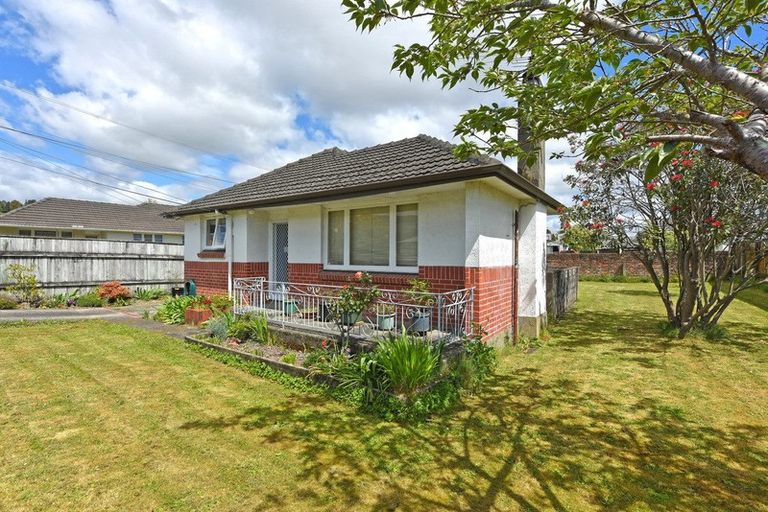 Photo of property in 49 Totara Park Road, Clouston Park, Upper Hutt, 5018