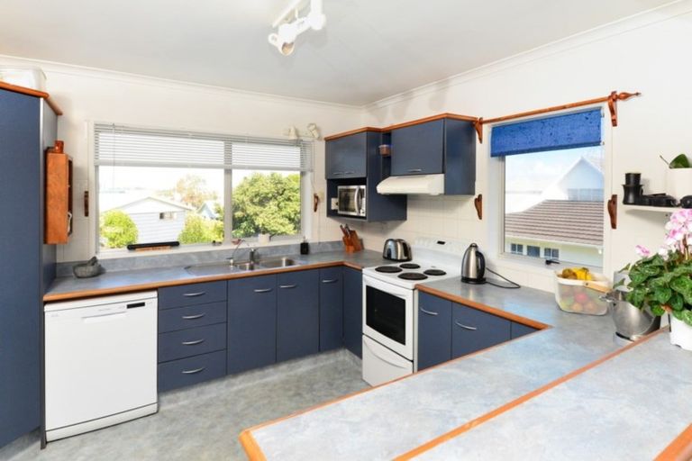 Photo of property in 18 Gilbass Avenue, Hamilton Lake, Hamilton, 3204