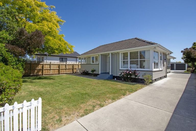 Photo of property in 75 Bower Avenue, New Brighton, Christchurch, 8083