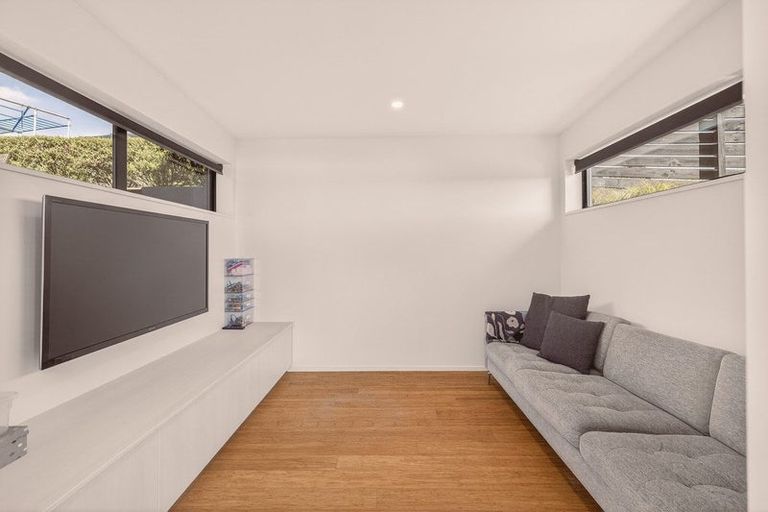 Photo of property in 3 The Terrace, Mount Pleasant, Christchurch, 8081