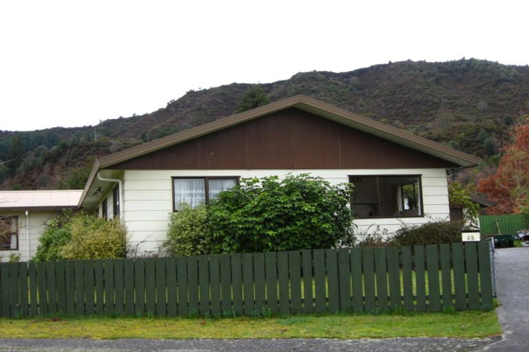Photo of property in 25 Walsh Street, Reefton, 7830