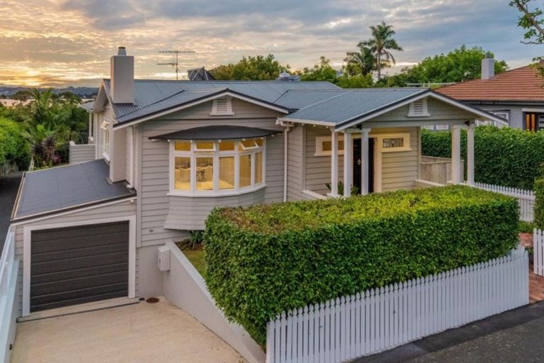 Photo of property in 31 Glen Road, Mornington, Dunedin, 9011