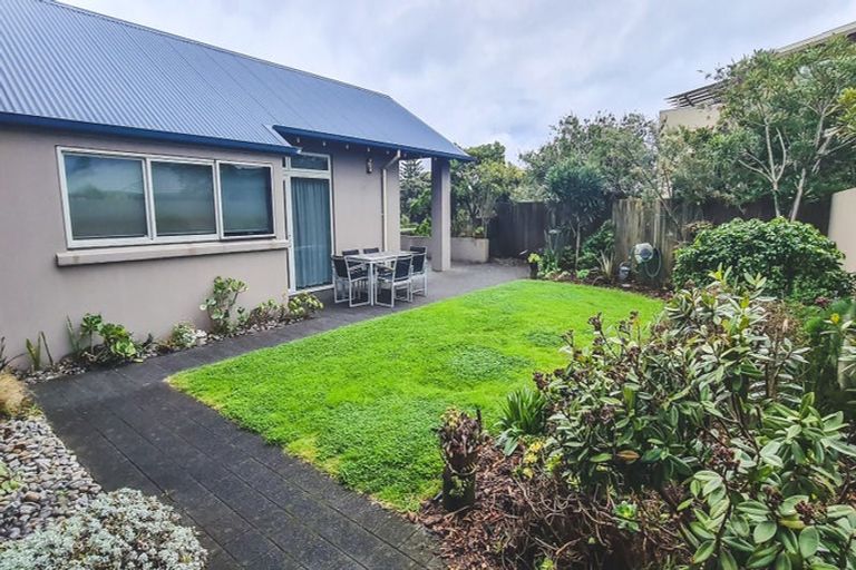 Photo of property in 12 Major Durie Place, Waikanae Beach, Waikanae, 5036