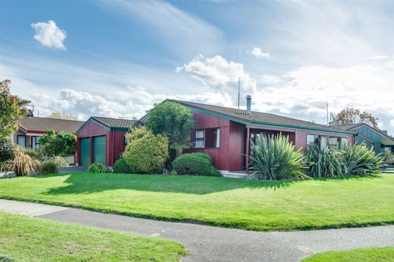 Photo of property in 2 Lannie Place, Greenmeadows, Napier, 4112