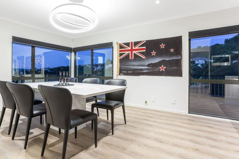 Photo of property in 8 Glengavel Grove, Papakowhai, Porirua, 5024