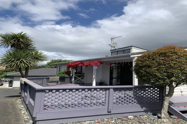 Photo of property in 43 Gosford Drive, Botany Downs, Auckland, 2010