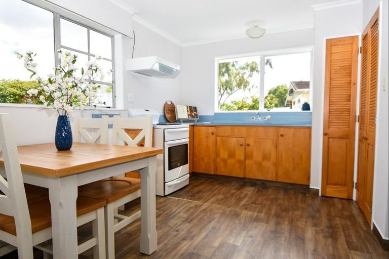 Photo of property in 3 Chisholm Place, Carterton, 5713