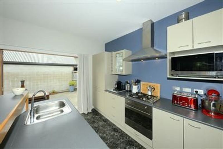 Photo of property in 2/112 Memorial Avenue, Burnside, Christchurch, 8053