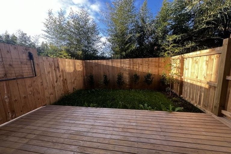 Photo of property in 2/4 Serjeant Street, Henderson, Auckland, 0612