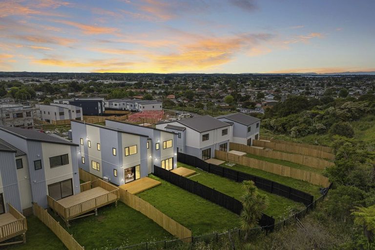 Photo of property in 49b Crestview Rise, Papakura, 2110