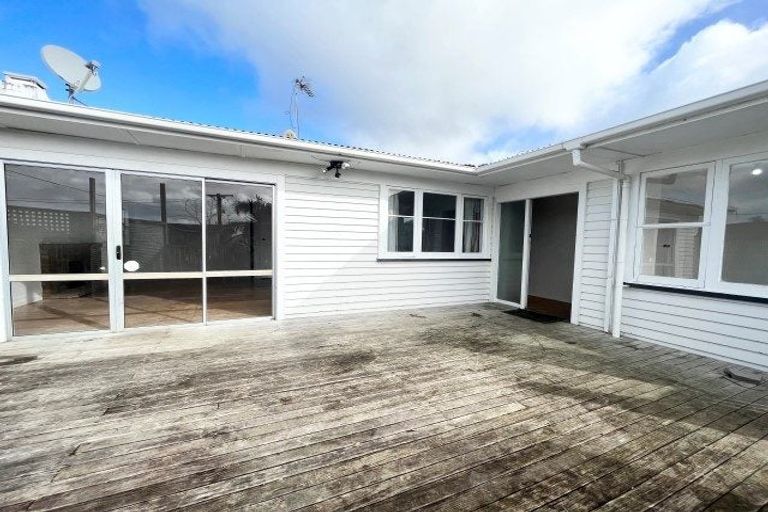 Photo of property in 5 Kokiri Street, Te Atatu South, Auckland, 0610