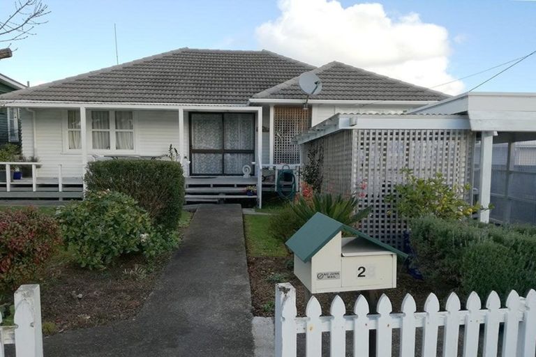 Photo of property in 1/28 Neal Avenue, Glenfield, Auckland, 0629