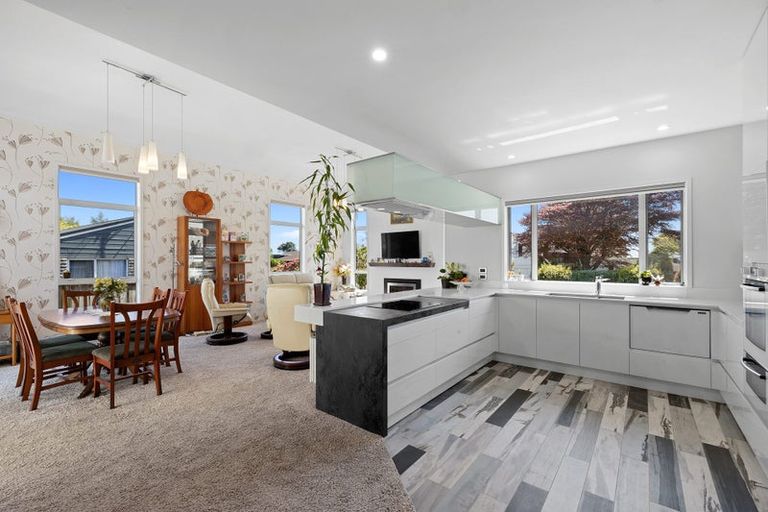 Photo of property in 11 Wesley Avenue, Frankleigh Park, New Plymouth, 4310