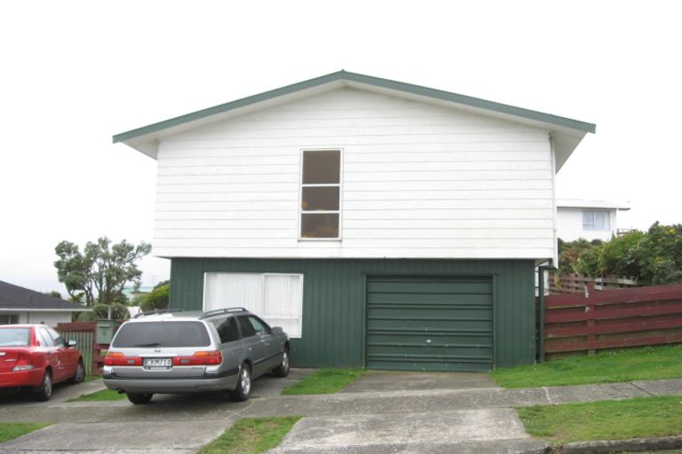 Photo of property in 6 Chetwode Grove, Newlands, Wellington, 6037