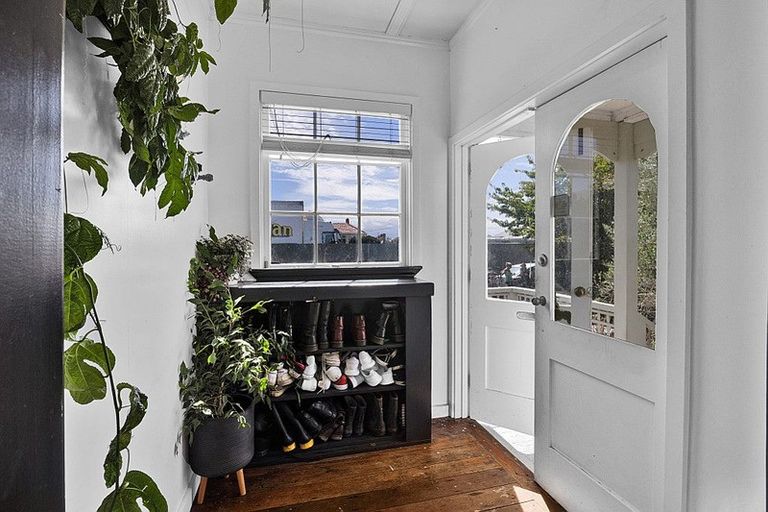 Photo of property in 5 Tawhiti Road, Hawera, 4610