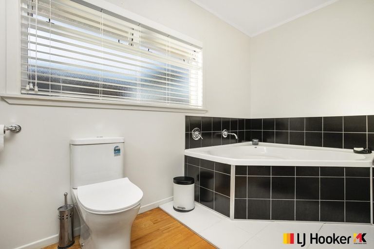 Photo of property in 5 Freshney Place, Hillpark, Auckland, 2102
