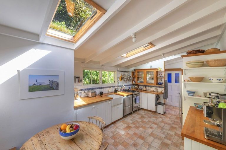 Photo of property in 12 Northland Road, Northland, Wellington, 6012