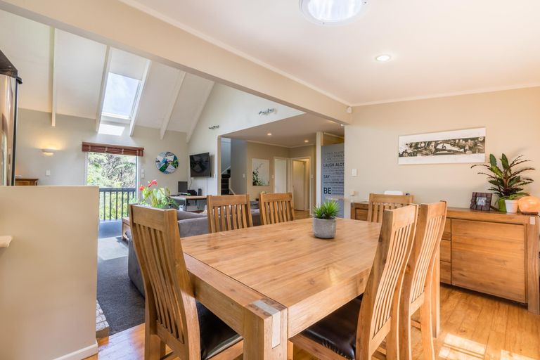 Photo of property in 33 Warner Park Avenue, Laingholm, Auckland, 0604