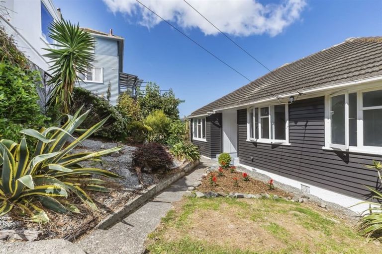 Photo of property in 6 Spur Grove, Titahi Bay, Porirua, 5022