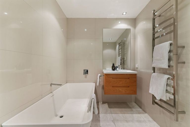 Photo of property in 15 Richards Park Lane, Fernhill, Queenstown, 9300