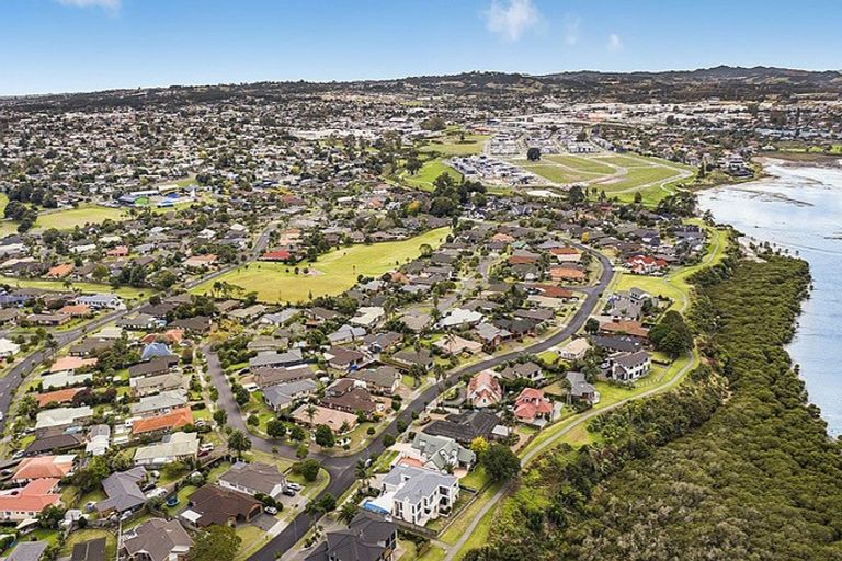 Photo of property in 82 Glenross Drive, Wattle Downs, Auckland, 2103