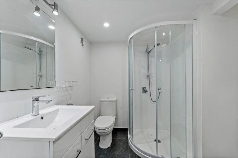 Photo of property in 1/14 Chislehurst Street, Henderson, Auckland, 0612