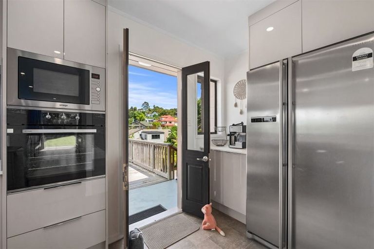 Photo of property in 24 Deverell Place, Northcross, Auckland, 0632