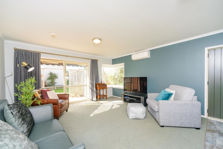 Photo of property in 9 Foxtail Fern, Kelvin Grove, Palmerston North, 4414
