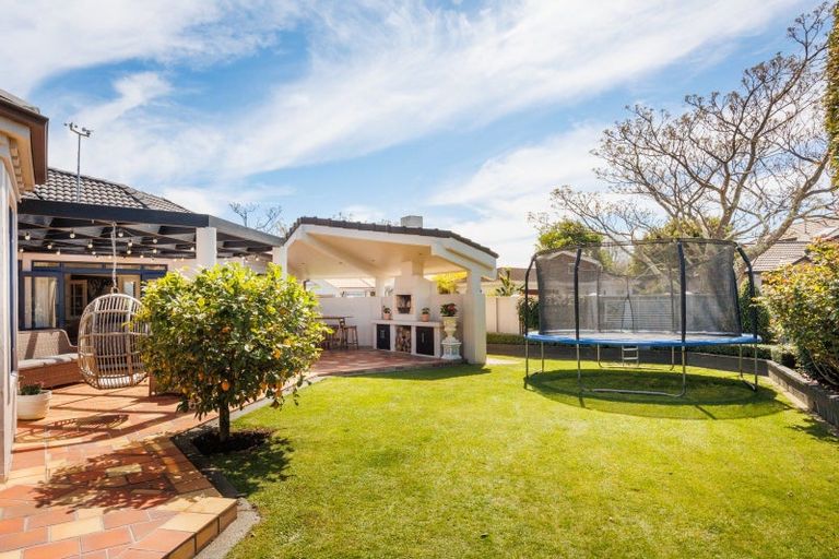 Photo of property in 2 Balmoral Drive, Terrace End, Palmerston North, 4410