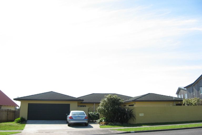 Photo of property in 136 Heta Road, Highlands Park, New Plymouth, 4312