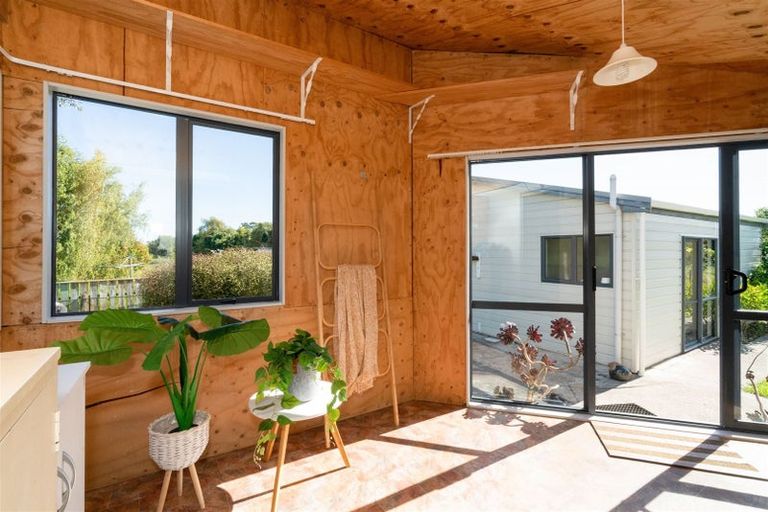 Photo of property in 3 Avenue North Road, Levin, 5510