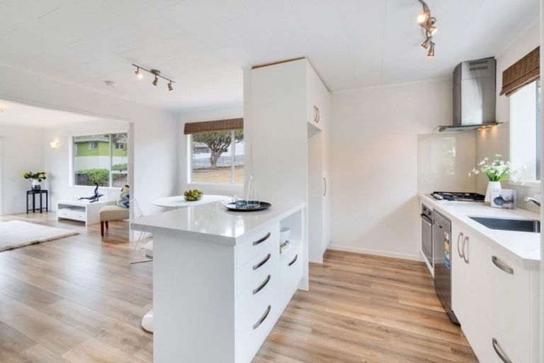 Photo of property in 12 Topliss Drive, Northcross, Auckland, 0632