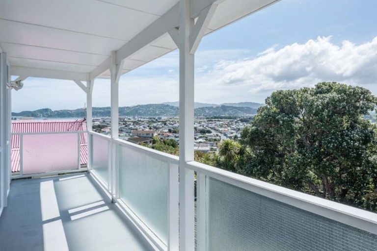 Photo of property in 8 Dallas Court, Miramar, Wellington, 6022