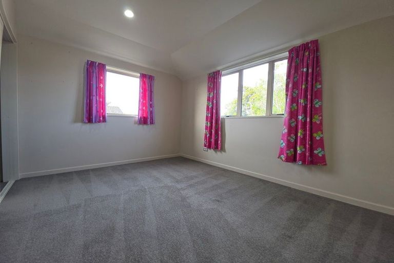 Photo of property in 135a Memorial Avenue, Burnside, Christchurch, 8053