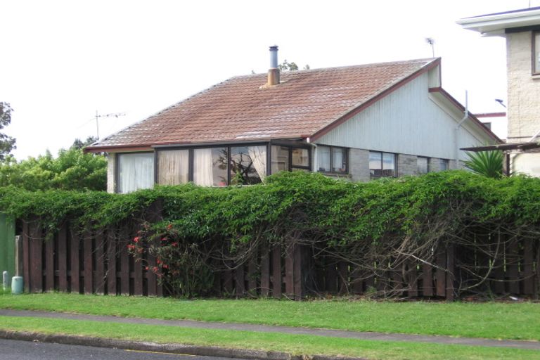 Photo of property in 2/81 Stanniland Street, Farm Cove, Auckland, 2012