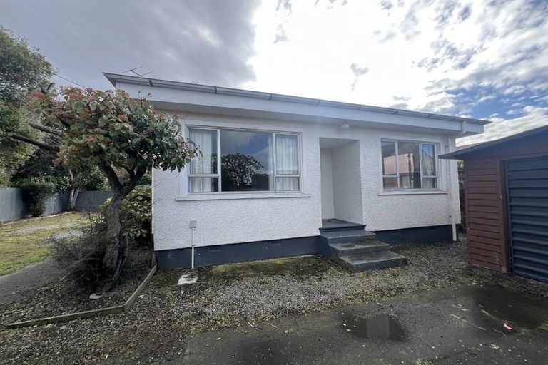 Photo of property in 16 Sawyers Arms Road, Northcote, Christchurch, 8052