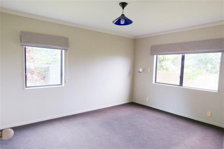 Photo of property in 25 Veale Road, Frankleigh Park, New Plymouth, 4310