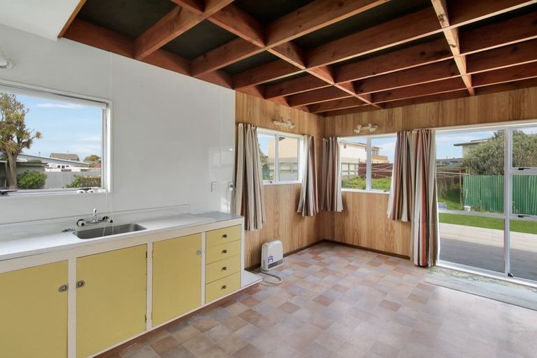 Photo of property in 8 Shortt Street, Foxton Beach, Foxton, 4815