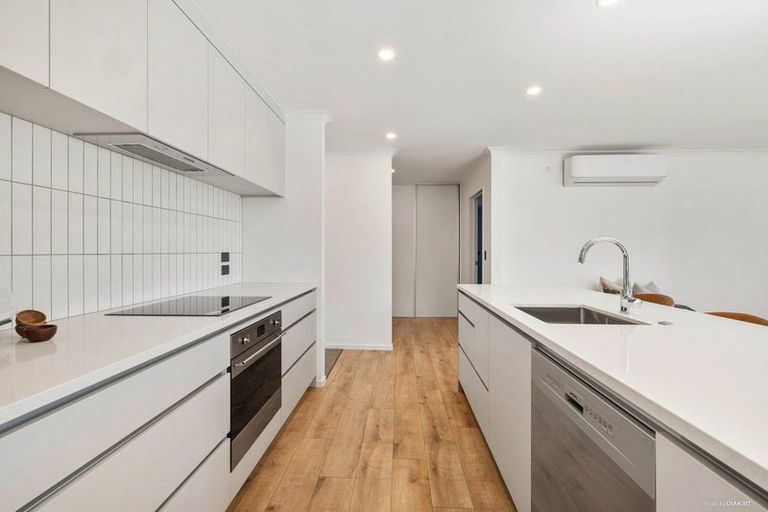 Photo of property in 100 Metoriti Crescent, Karaka, 2124