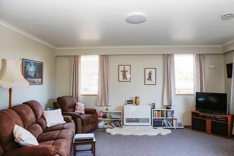 Photo of property in 19 Towey Street, Holmes Hill, Oamaru, 9401