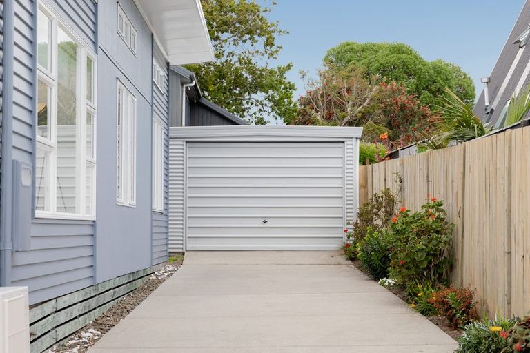 Photo of property in 100a Simpson Road, Papamoa Beach, Papamoa, 3118