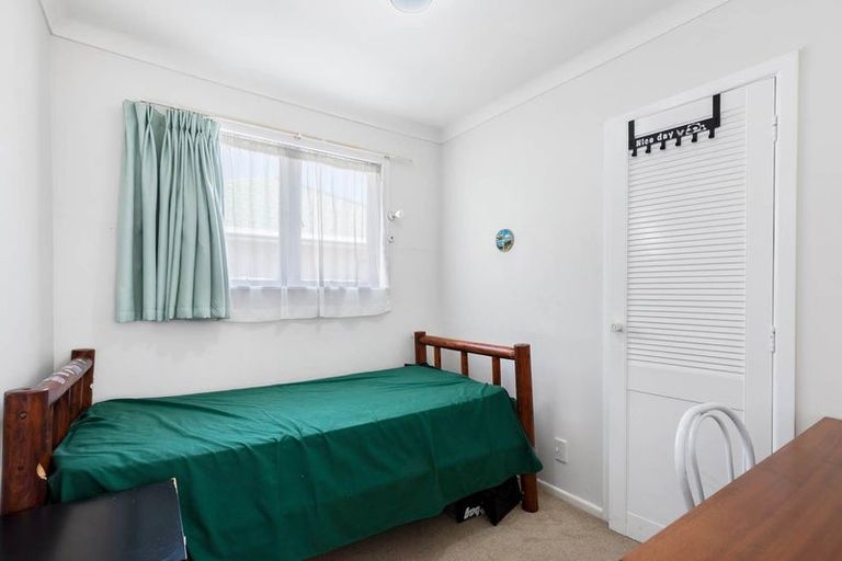 Photo of property in 11 Craigbank Avenue, New Lynn, Auckland, 0600