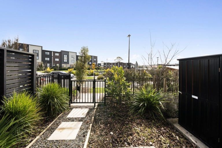 Photo of property in 43 Jabuka Street, Glen Eden, Auckland, 0602
