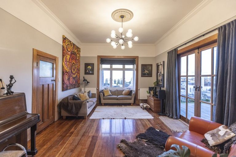 Photo of property in 16 Brewster Street, Bluff Hill, Napier, 4110