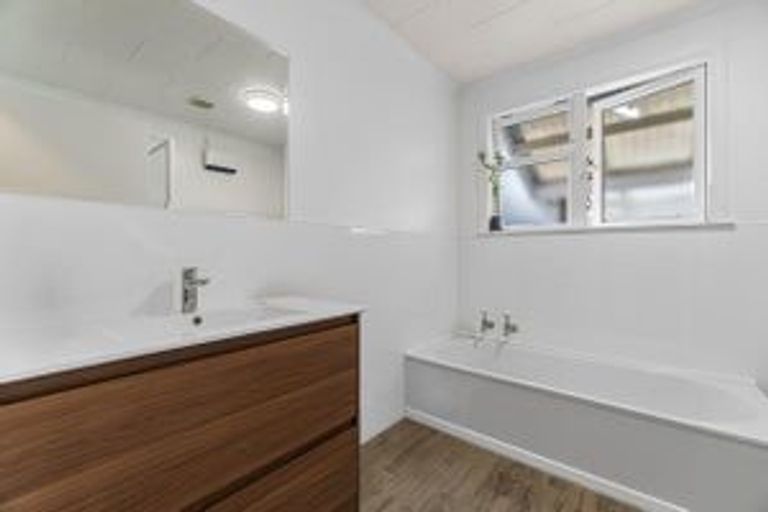 Photo of property in 6 Kenney Crescent, Fairfield, Hamilton, 3214