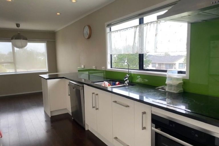 Photo of property in 38 Gosford Drive, Botany Downs, Auckland, 2010