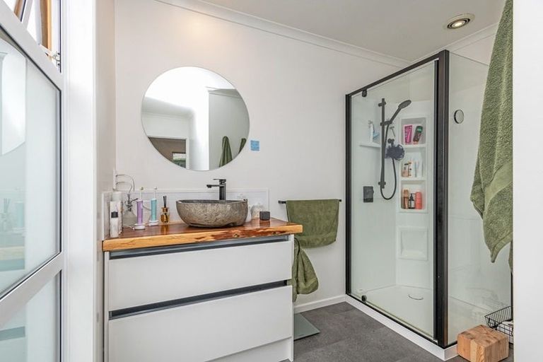 Photo of property in 20 Motuoapa Place, Kelvin Grove, Palmerston North, 4414